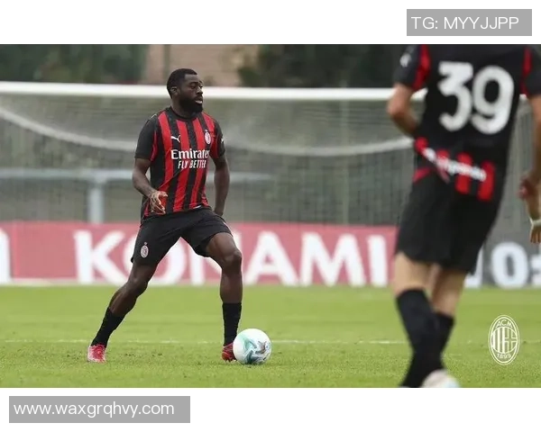 米兰德比前瞻阿坎吉如何应对莱奥的精彩较量与战术解析 米兰德比前瞻阿坎吉如何应对莱奥的精彩较量与战术解析